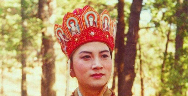 Huyền Trang đi ngang qua một hang núi và gặp một lão tăng đang ngồi thiền định.